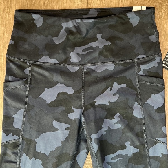 NWT 90 Degree By Reflex Women’s Camo Hi Rise Ankle Length Leggings Sz Medium - Picture 5 of 16